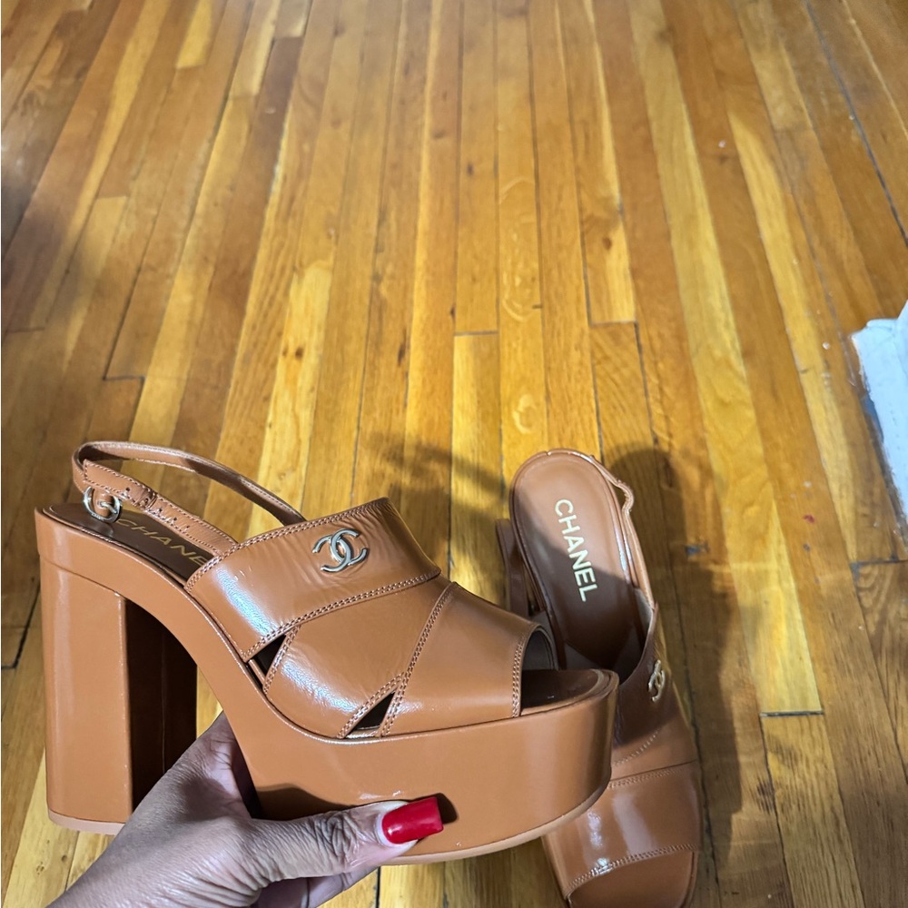 CHANEL Brown Platform Shoes with Chunky Heel and Wide Straps